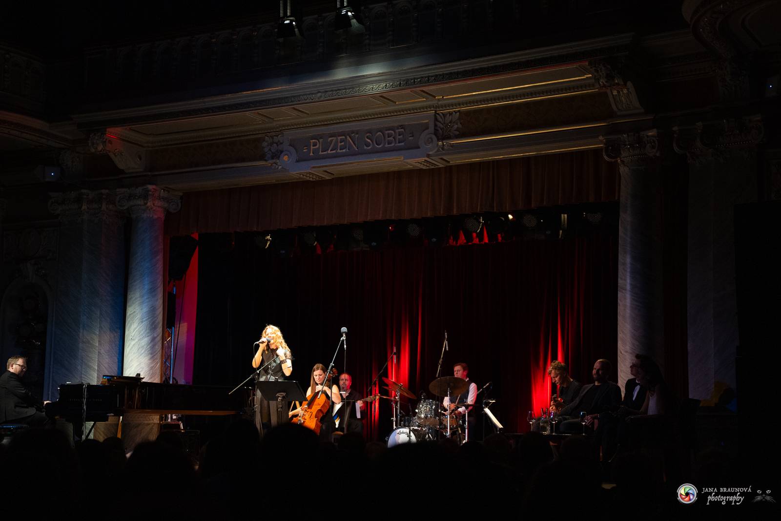 V Plzni se vzpomínalo na Petra Hapku. Jeho písně zazpívaly Kateřina Marie Tichá i Hana Holišová