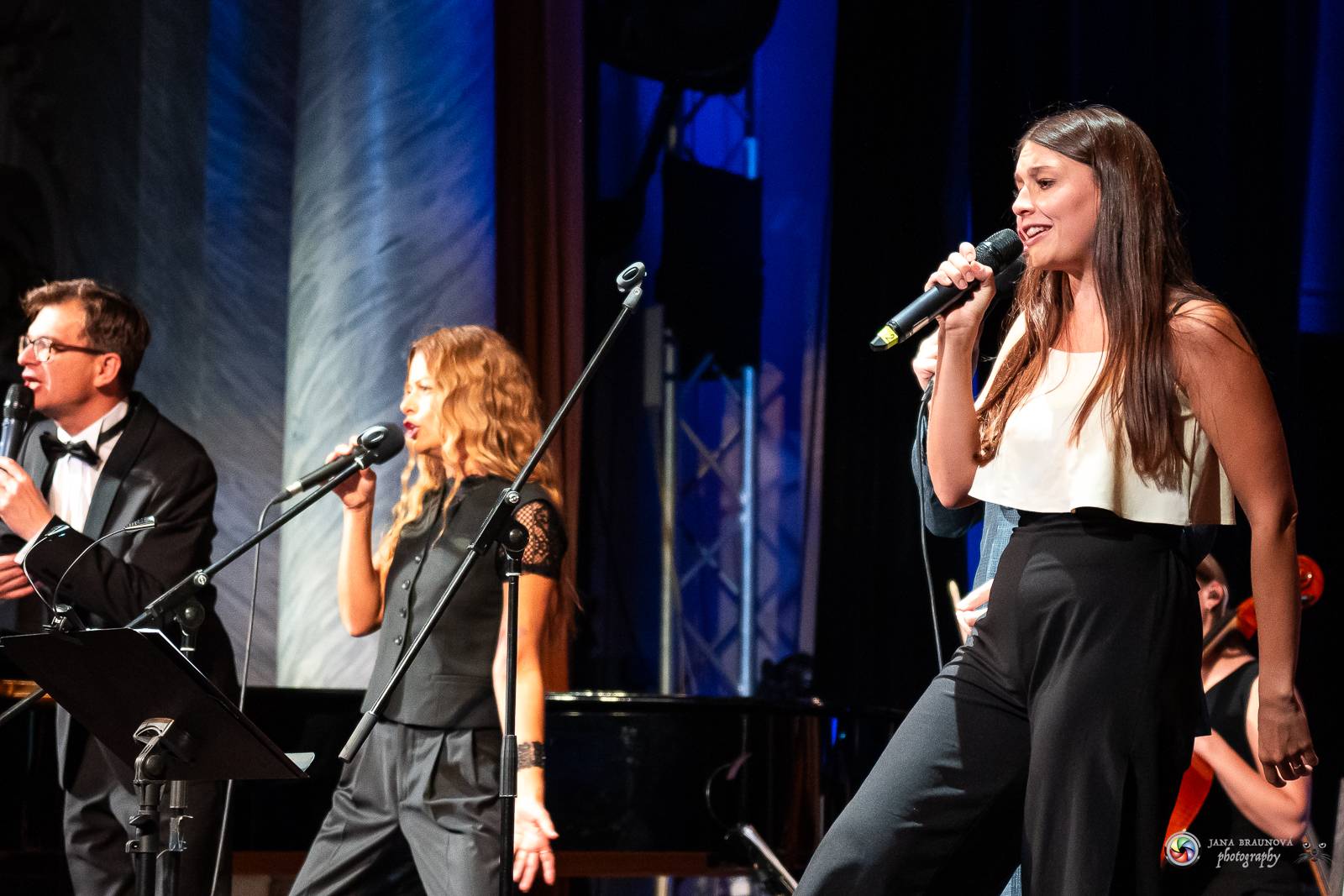 V Plzni se vzpomínalo na Petra Hapku. Jeho písně zazpívaly Kateřina Marie Tichá i Hana Holišová