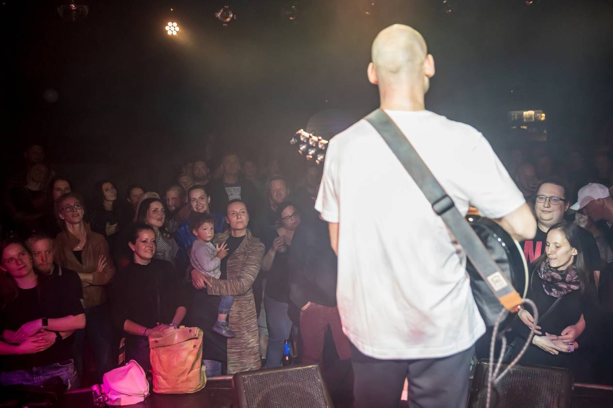 Vojtaano pokřtil album Do trojky, v pražském Futuru ho doprovodili Fast Food Orchestra