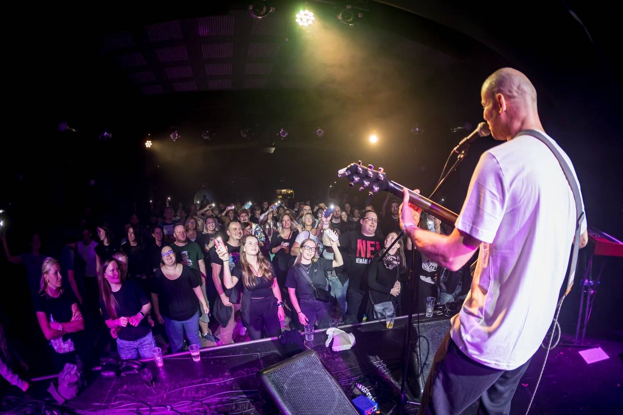 Vojtaano pokřtil album Do trojky, v pražském Futuru ho doprovodili Fast Food Orchestra