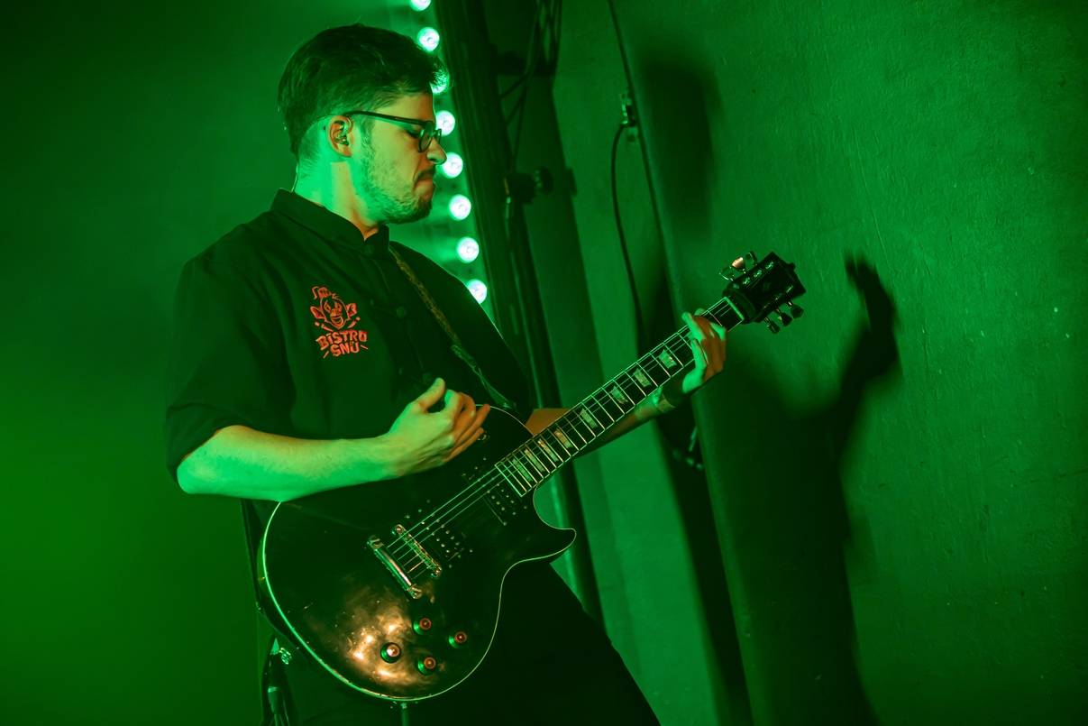 Vojtaano pokřtil album Do trojky, v pražském Futuru ho doprovodili Fast Food Orchestra