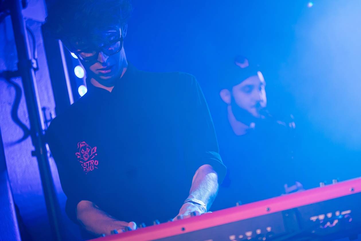 Vojtaano pokřtil album Do trojky, v pražském Futuru ho doprovodili Fast Food Orchestra