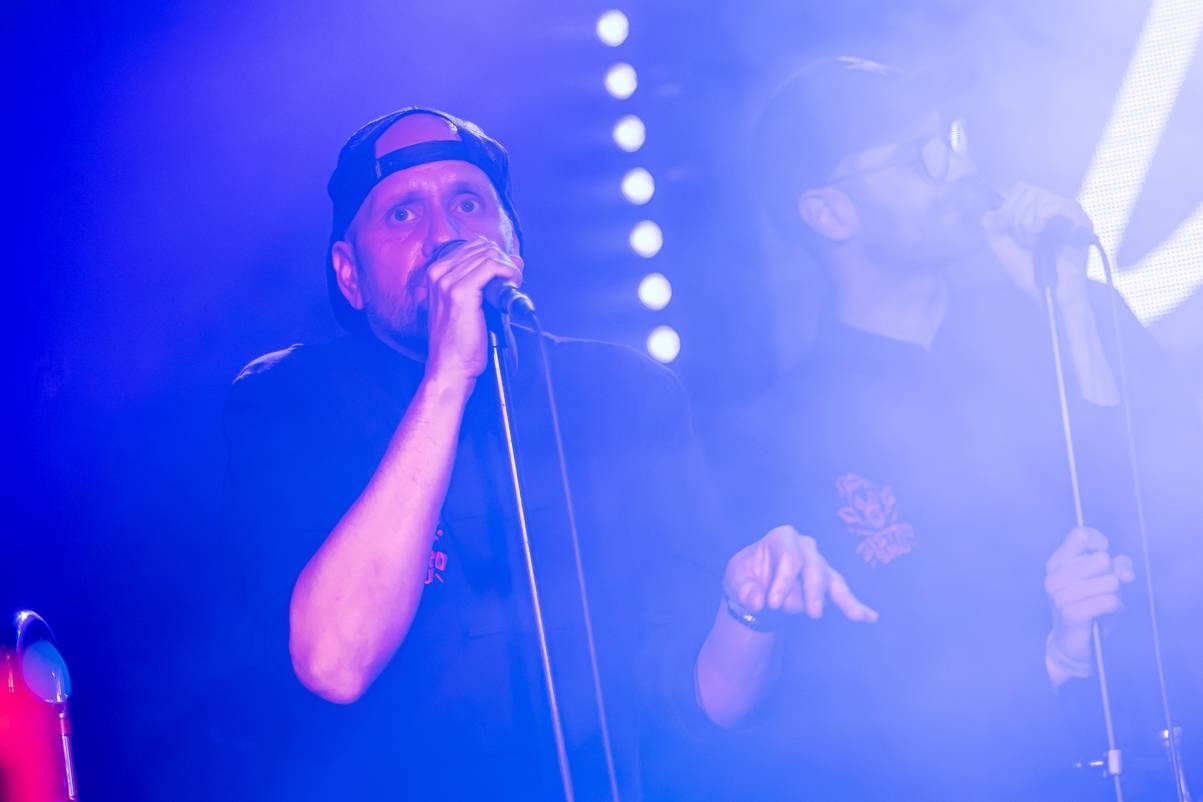 Vojtaano pokřtil album Do trojky, v pražském Futuru ho doprovodili Fast Food Orchestra