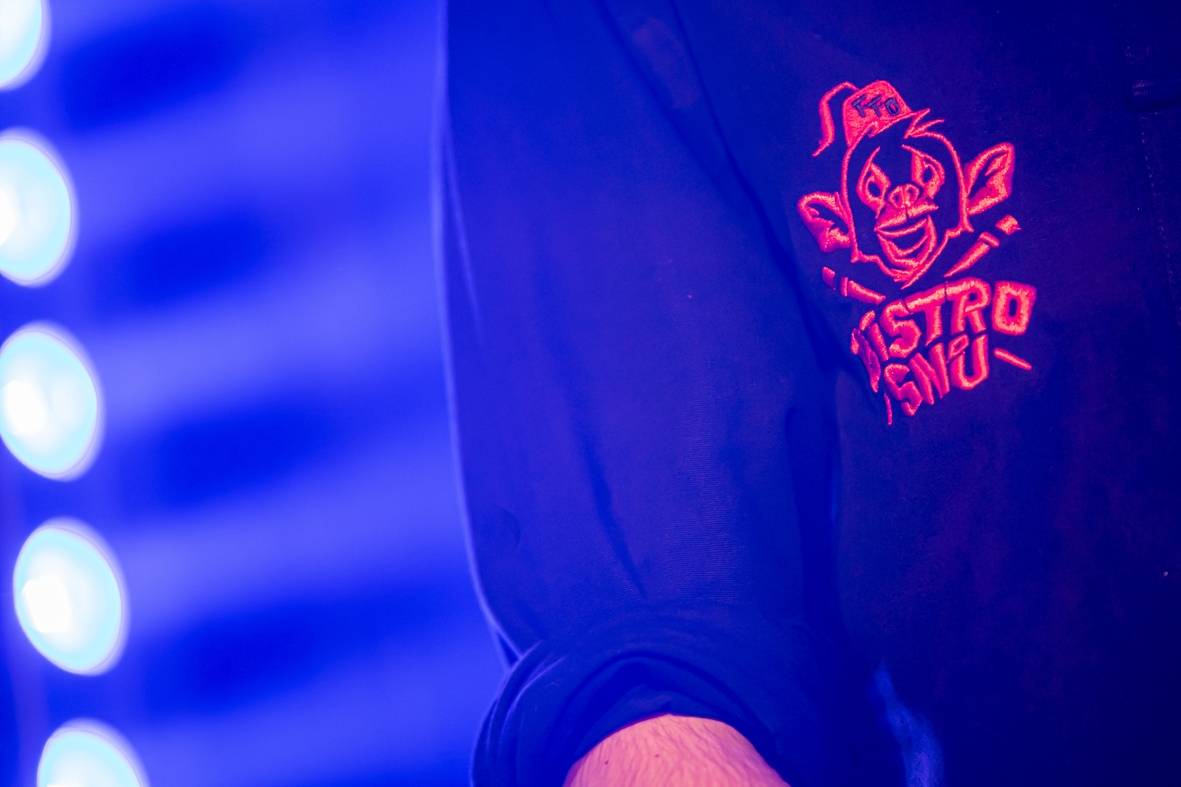 Vojtaano pokřtil album Do trojky, v pražském Futuru ho doprovodili Fast Food Orchestra