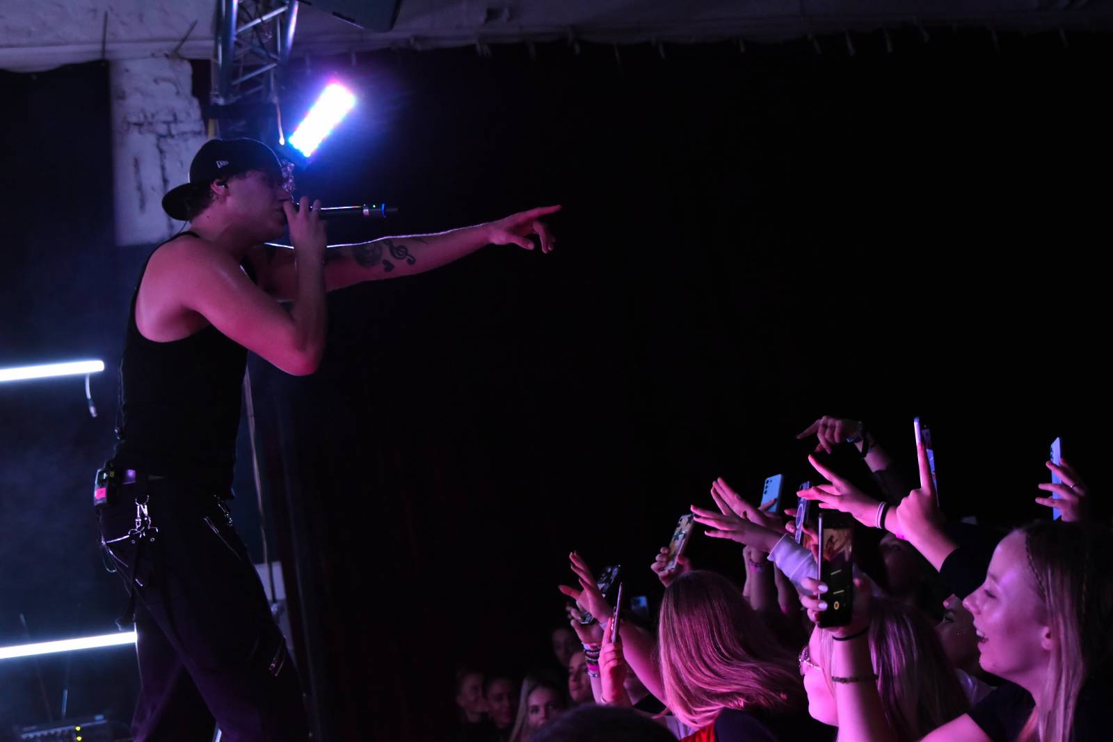 Sofian Medjmedj rozdával v Plzni energii, od fanynky si vysloužil růži