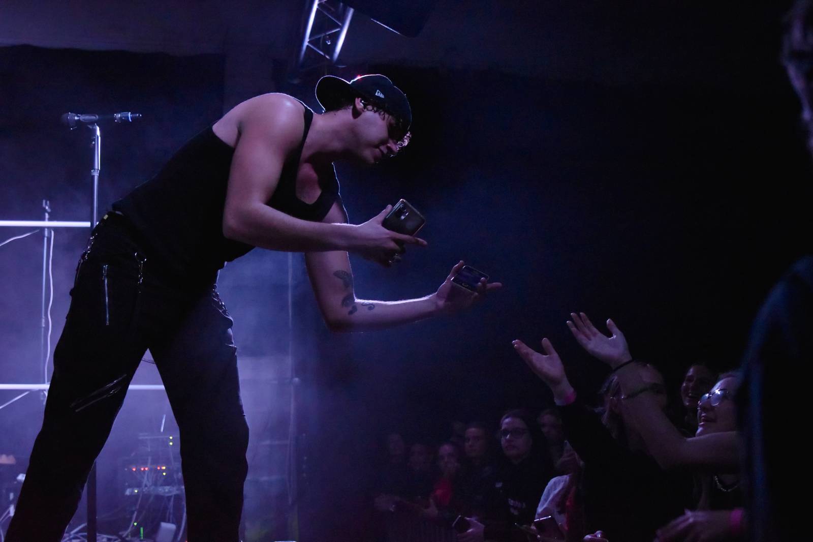 Sofian Medjmedj rozdával v Plzni energii, od fanynky si vysloužil růži