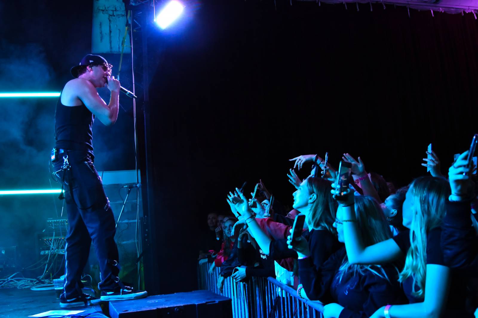 Sofian Medjmedj rozdával v Plzni energii, od fanynky si vysloužil růži