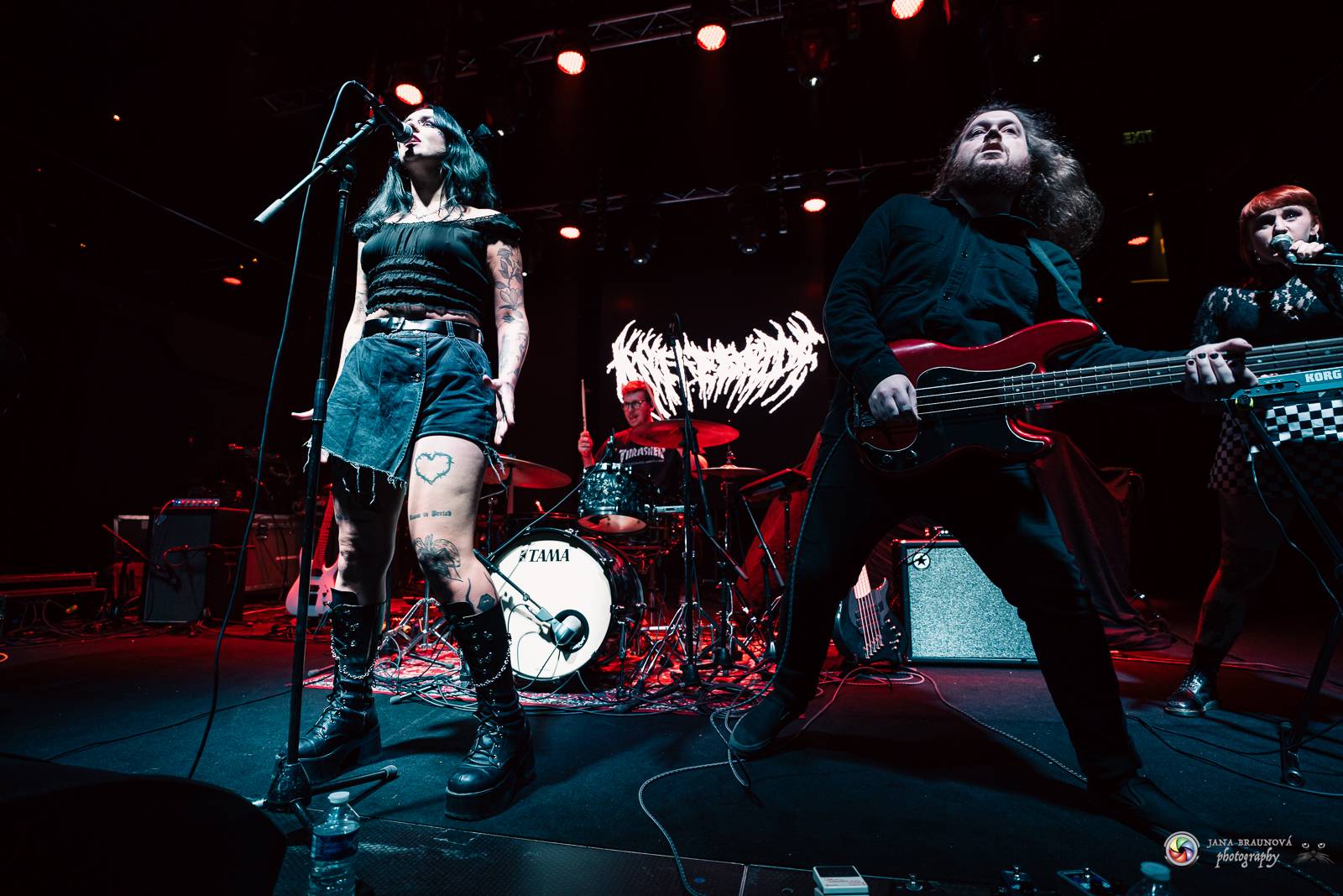 Dramatický, mrazivý i opředený záhadami. Takový byl koncert Skynd v pražském SaSaZu