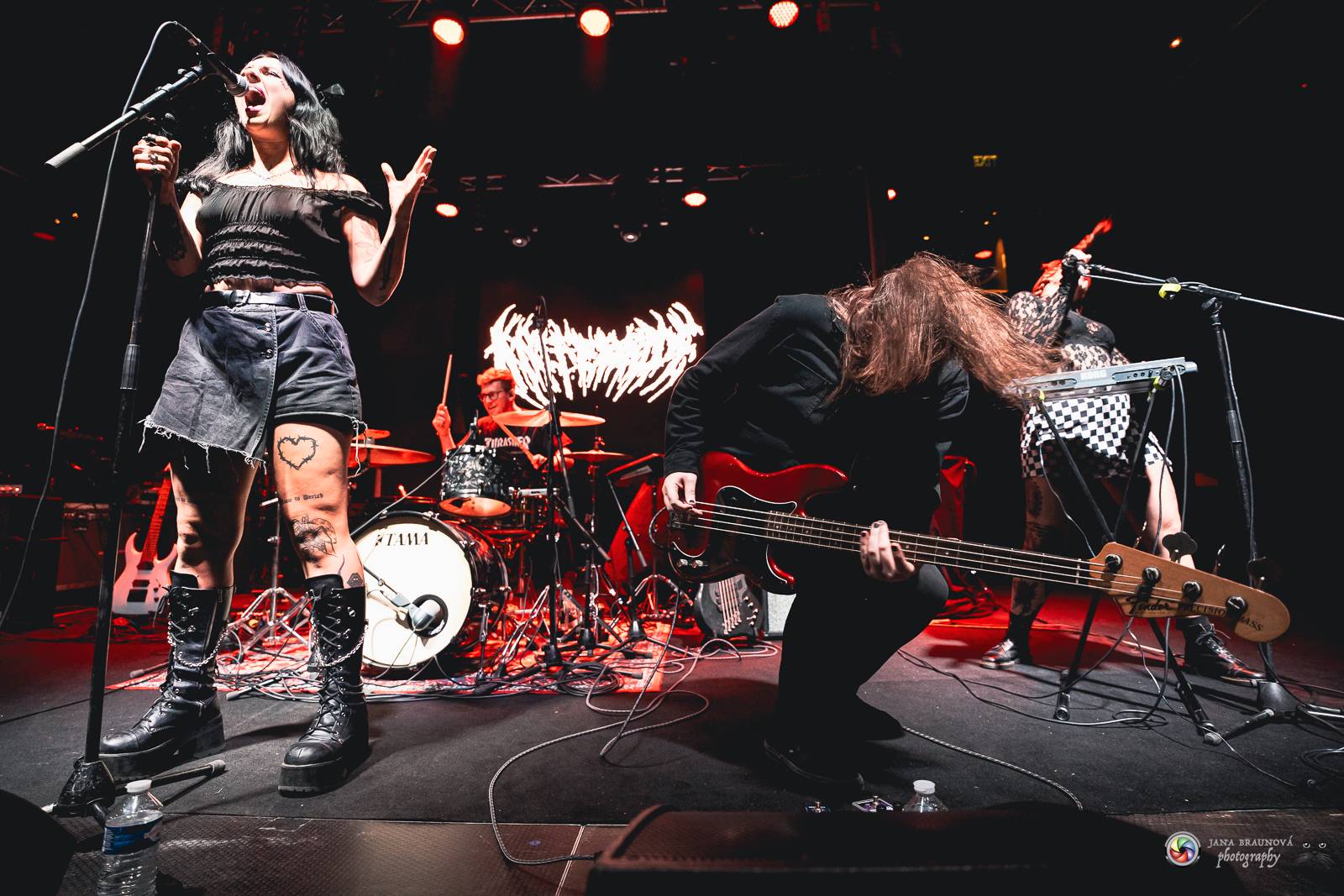 Dramatický, mrazivý i opředený záhadami. Takový byl koncert Skynd v pražském SaSaZu