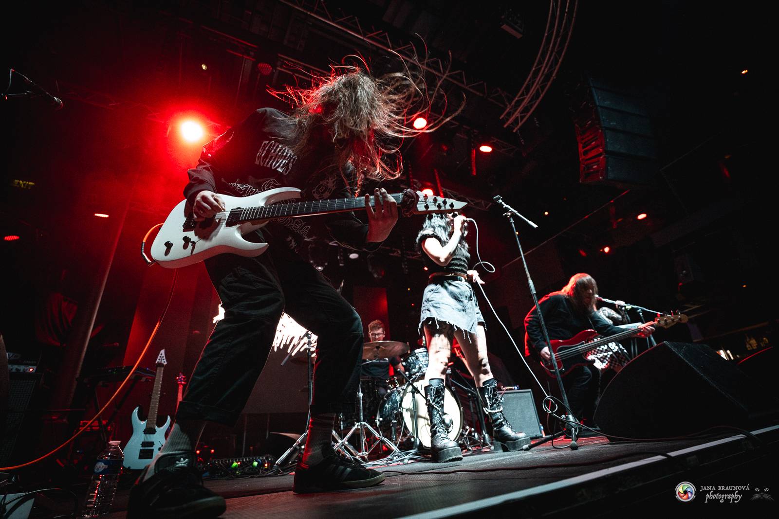 Dramatický, mrazivý i opředený záhadami. Takový byl koncert Skynd v pražském SaSaZu