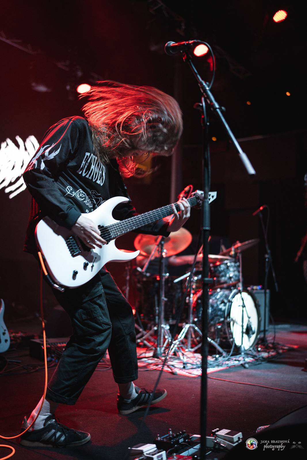 Dramatický, mrazivý i opředený záhadami. Takový byl koncert Skynd v pražském SaSaZu