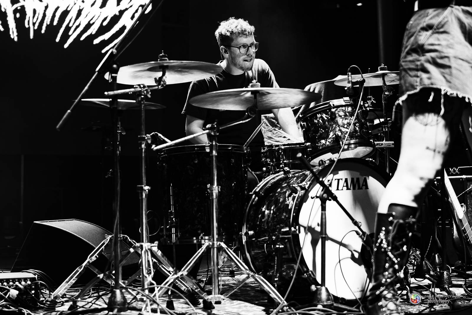 Dramatický, mrazivý i opředený záhadami. Takový byl koncert Skynd v pražském SaSaZu