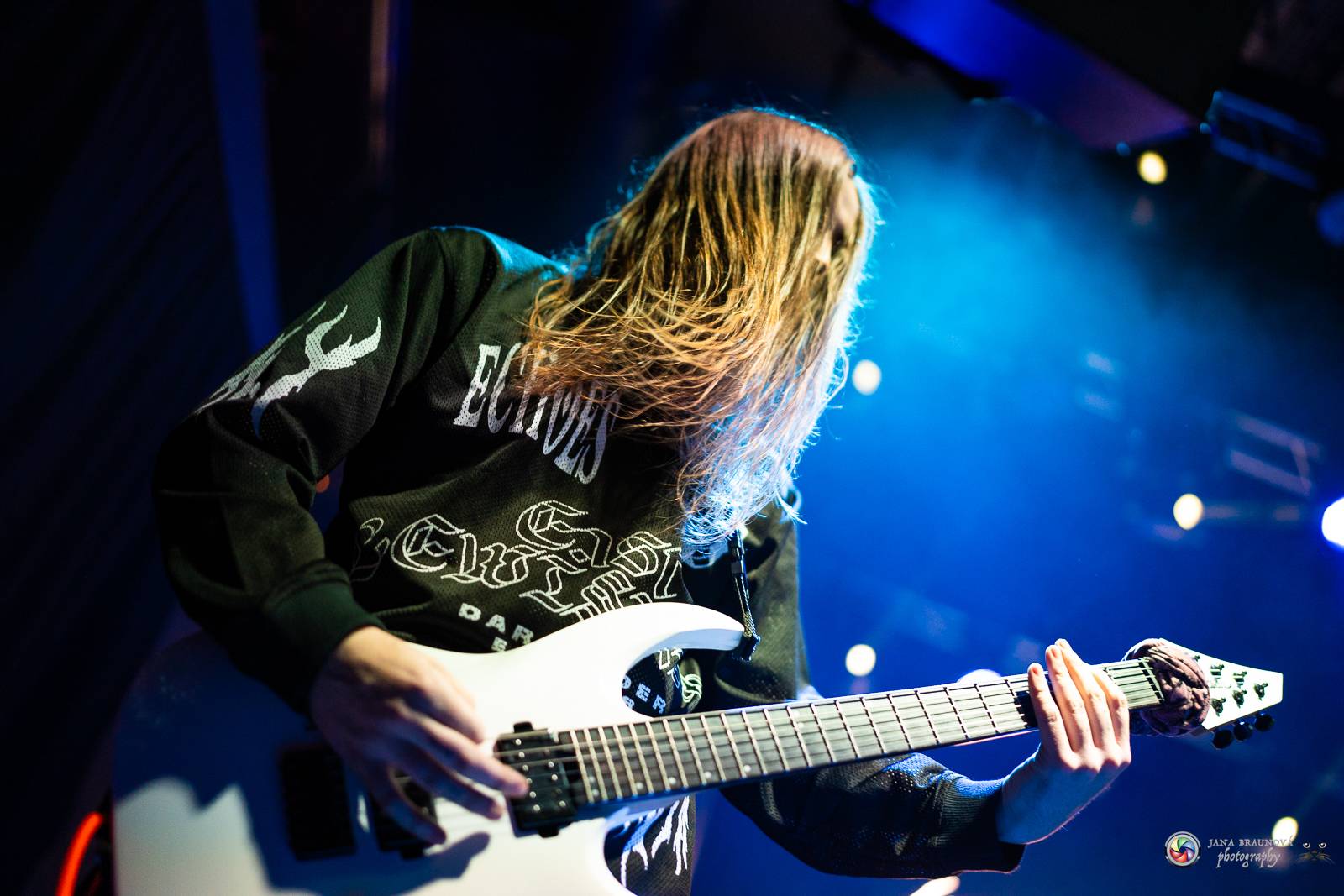 Dramatický, mrazivý i opředený záhadami. Takový byl koncert Skynd v pražském SaSaZu