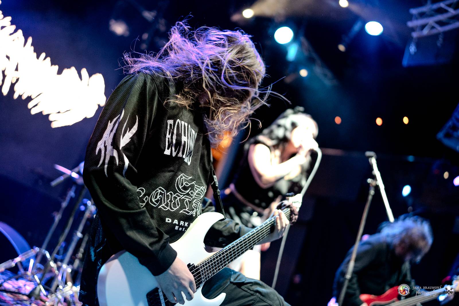 Dramatický, mrazivý i opředený záhadami. Takový byl koncert Skynd v pražském SaSaZu