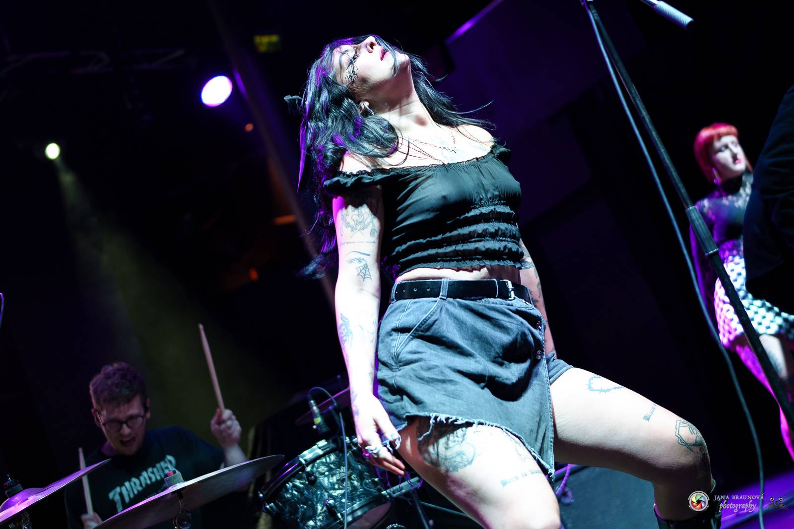 Dramatický, mrazivý i opředený záhadami. Takový byl koncert Skynd v pražském SaSaZu