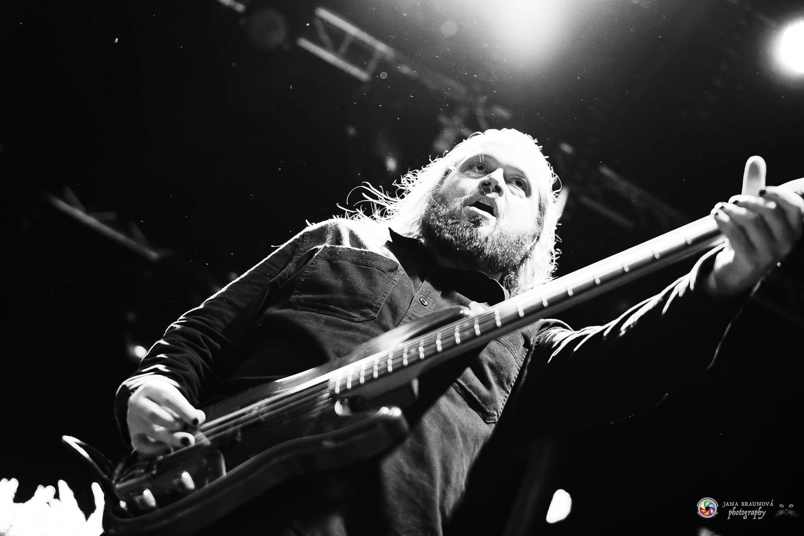 Dramatický, mrazivý i opředený záhadami. Takový byl koncert Skynd v pražském SaSaZu