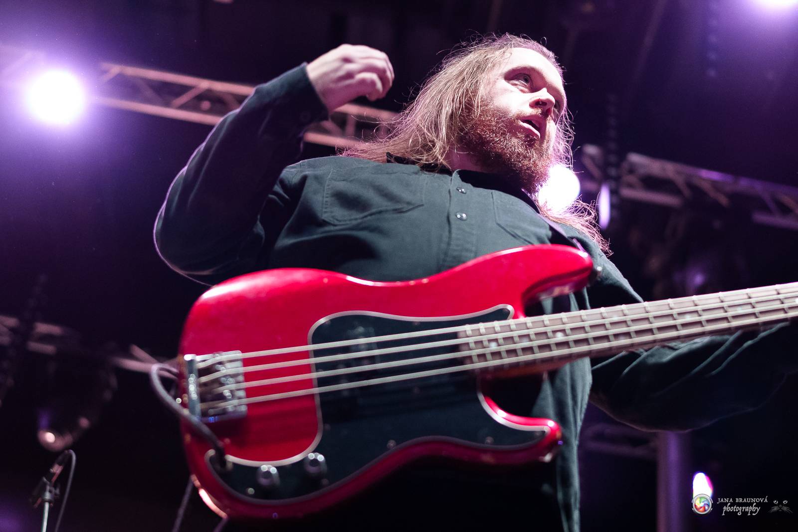 Dramatický, mrazivý i opředený záhadami. Takový byl koncert Skynd v pražském SaSaZu