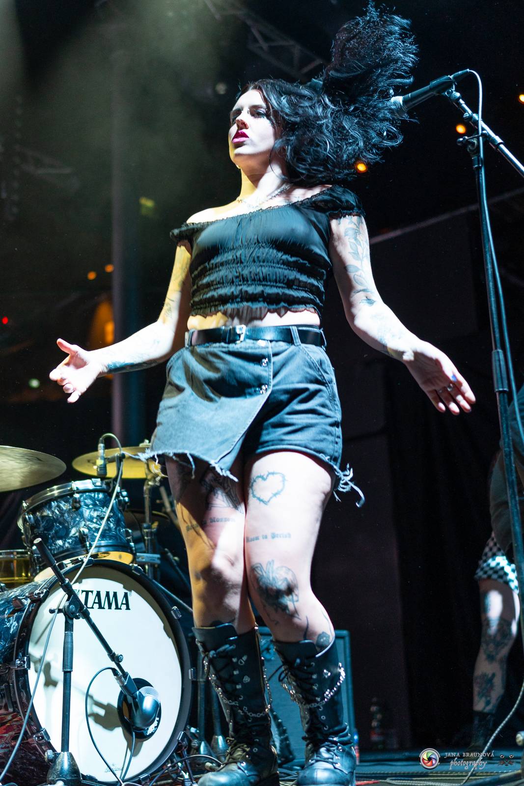 Dramatický, mrazivý i opředený záhadami. Takový byl koncert Skynd v pražském SaSaZu