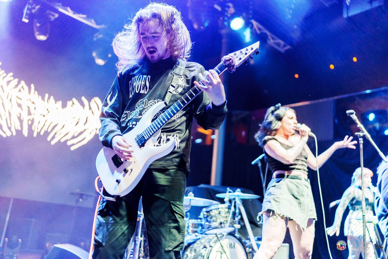 Dramatický, mrazivý i opředený záhadami. Takový byl koncert Skynd v pražském SaSaZu