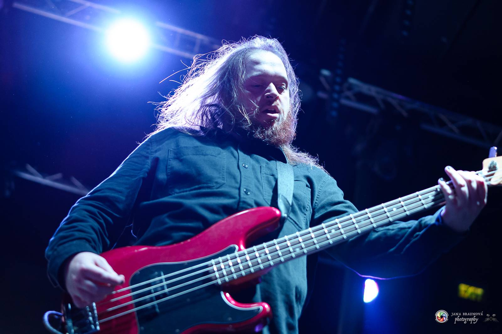 Dramatický, mrazivý i opředený záhadami. Takový byl koncert Skynd v pražském SaSaZu