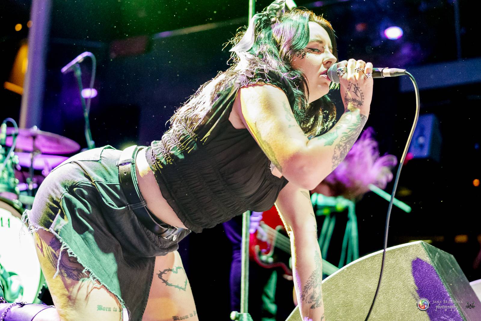 Dramatický, mrazivý i opředený záhadami. Takový byl koncert Skynd v pražském SaSaZu