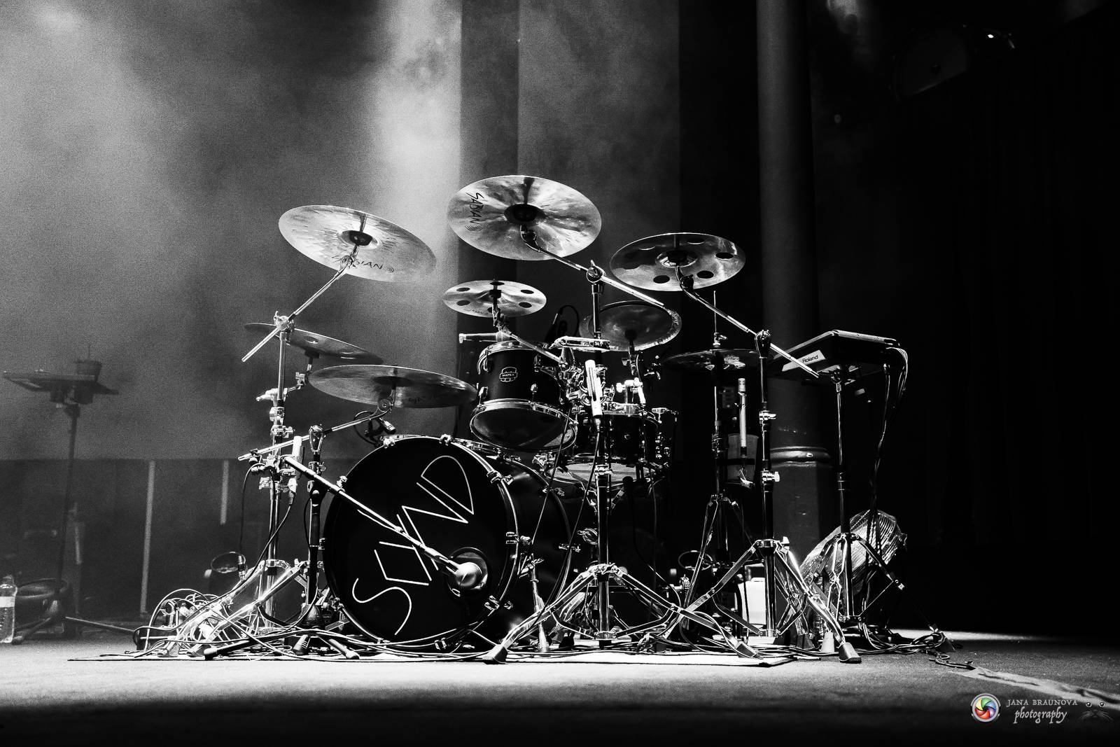 Dramatický, mrazivý i opředený záhadami. Takový byl koncert Skynd v pražském SaSaZu