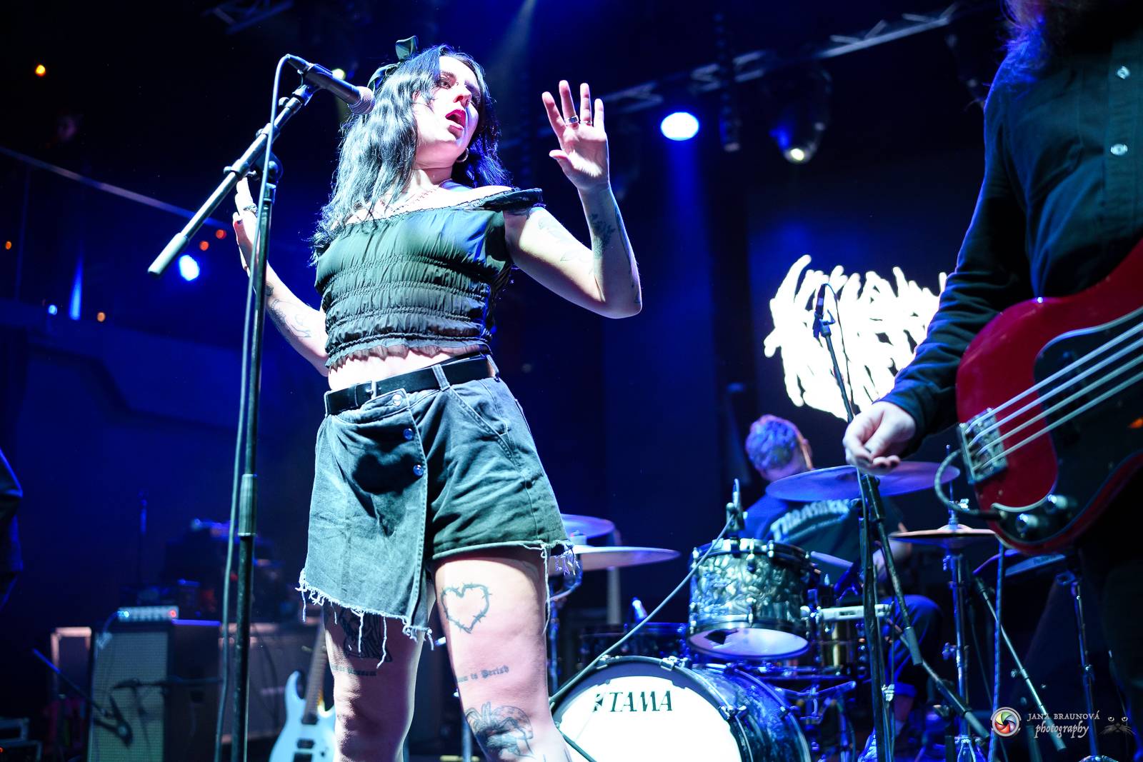 Dramatický, mrazivý i opředený záhadami. Takový byl koncert Skynd v pražském SaSaZu