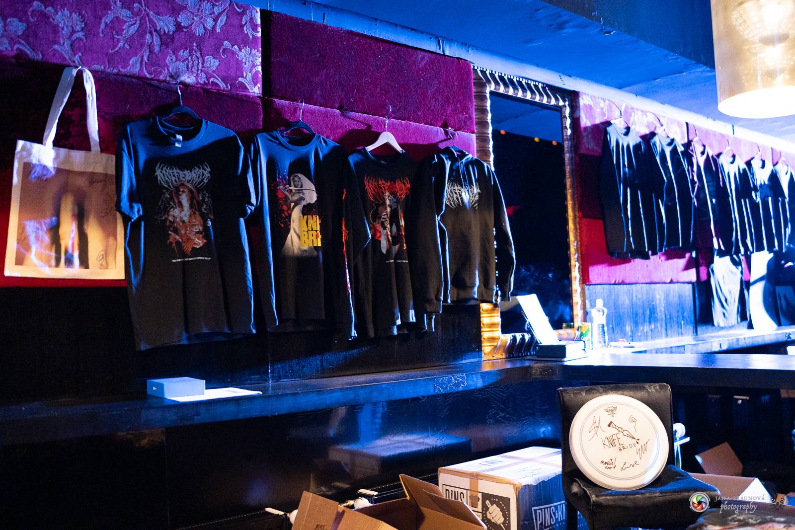 Dramatický, mrazivý i opředený záhadami. Takový byl koncert Skynd v pražském SaSaZu