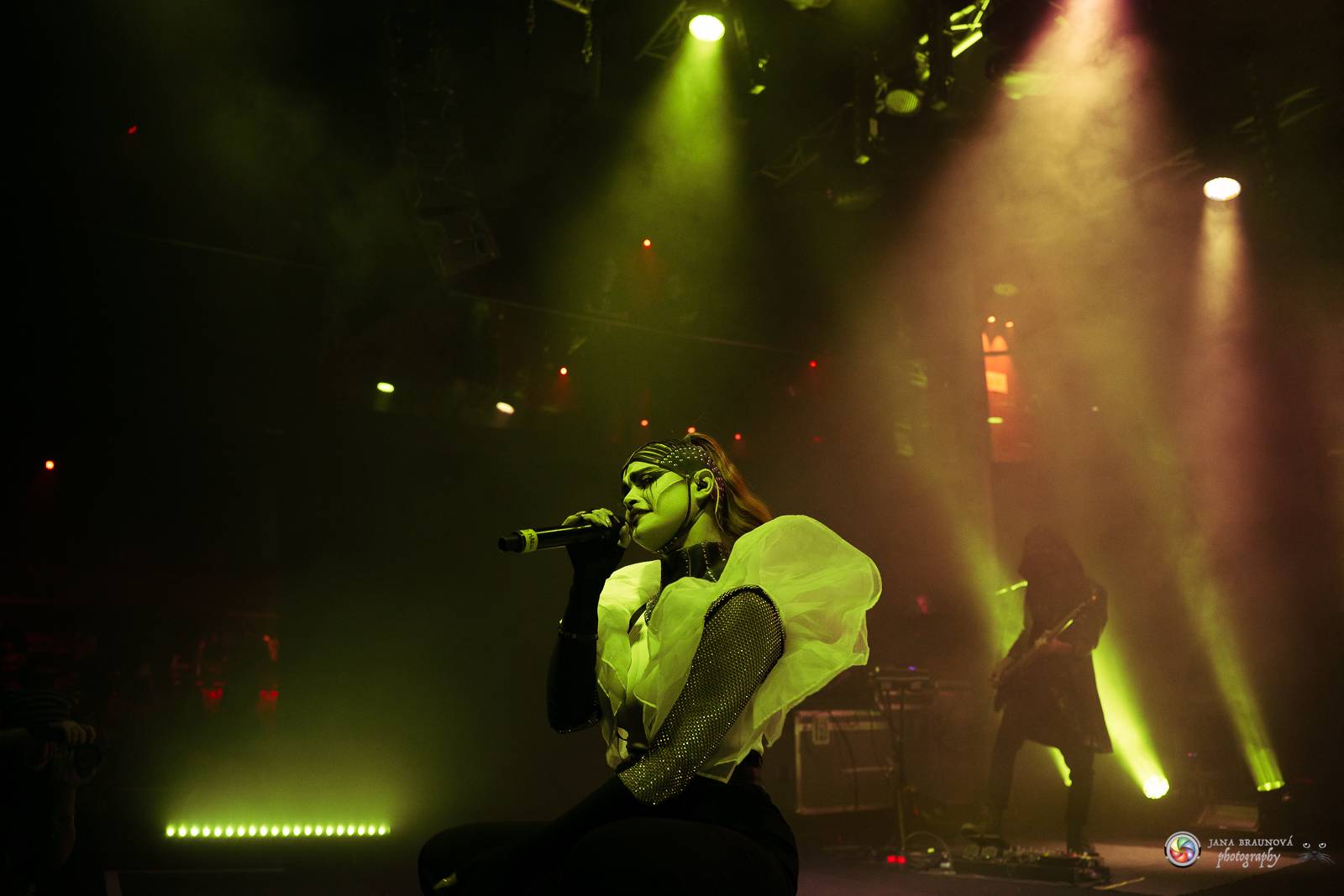 Dramatický, mrazivý i opředený záhadami. Takový byl koncert Skynd v pražském SaSaZu