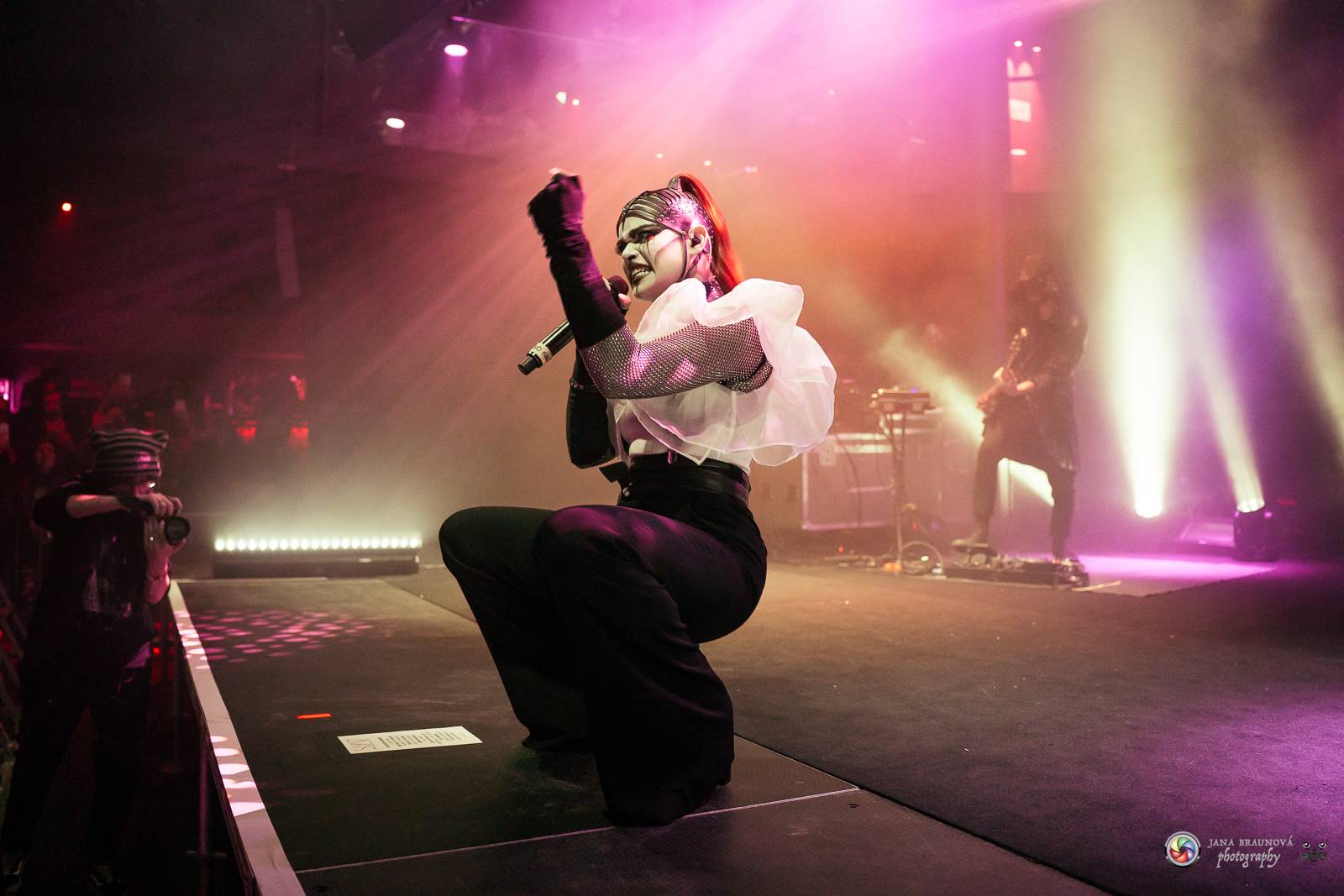 Dramatický, mrazivý i opředený záhadami. Takový byl koncert Skynd v pražském SaSaZu