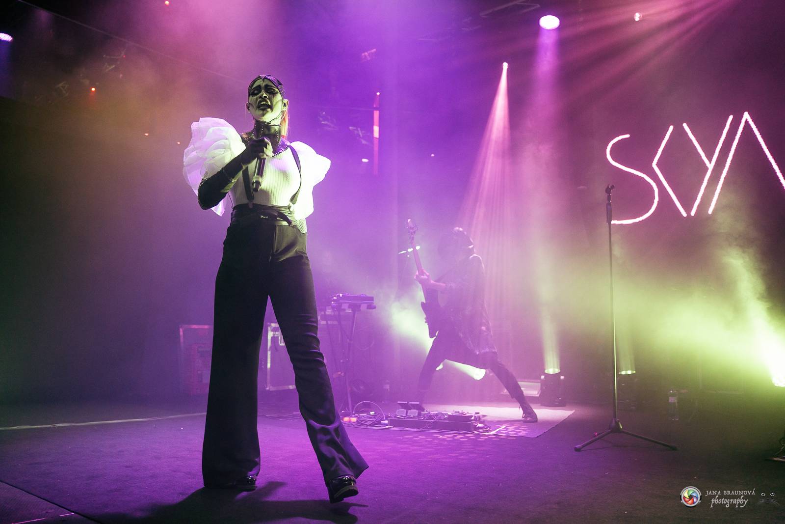 Dramatický, mrazivý i opředený záhadami. Takový byl koncert Skynd v pražském SaSaZu