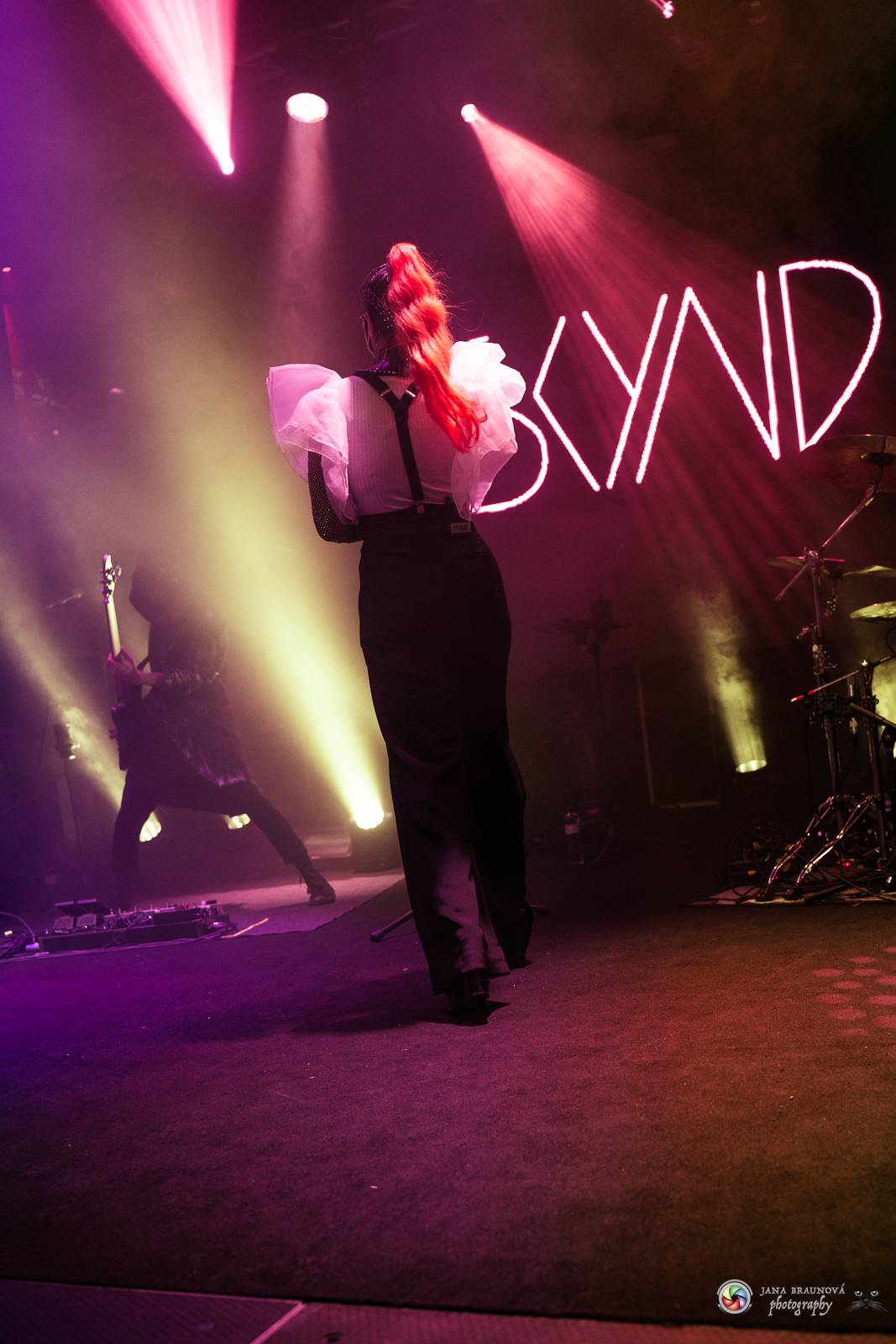 Dramatický, mrazivý i opředený záhadami. Takový byl koncert Skynd v pražském SaSaZu