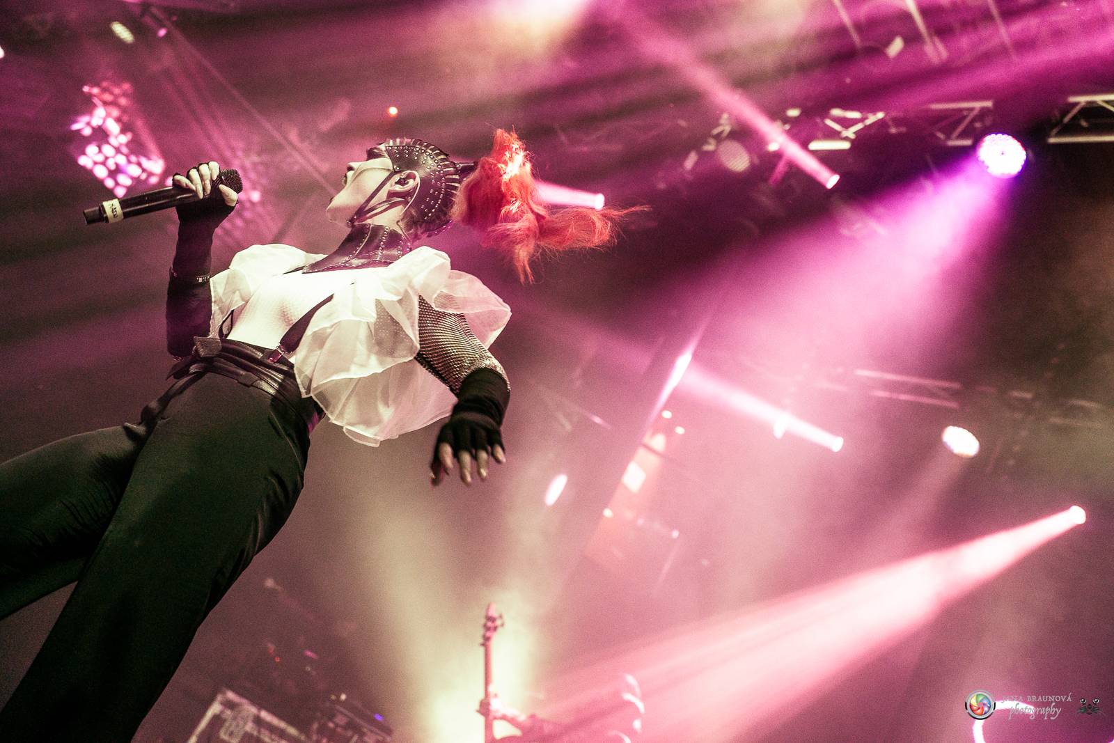 Dramatický, mrazivý i opředený záhadami. Takový byl koncert Skynd v pražském SaSaZu