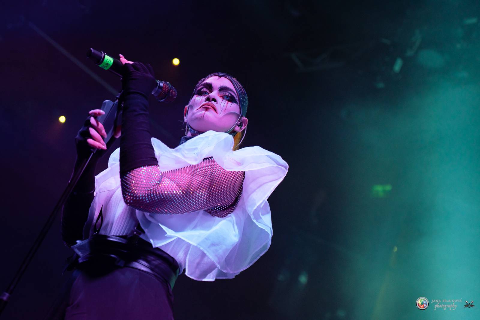 Dramatický, mrazivý i opředený záhadami. Takový byl koncert Skynd v pražském SaSaZu