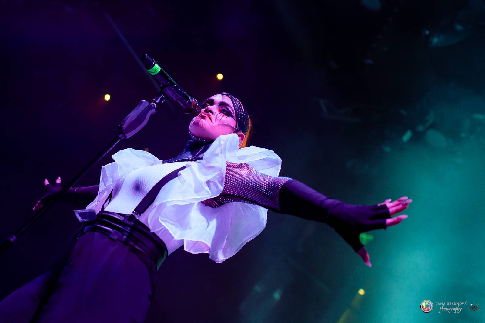 Dramatický, mrazivý i opředený záhadami. Takový byl koncert Skynd v pražském SaSaZu