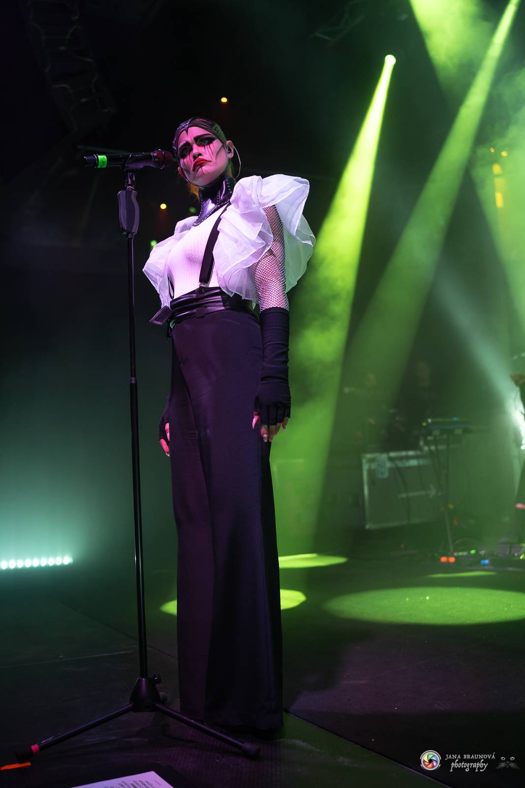 Dramatický, mrazivý i opředený záhadami. Takový byl koncert Skynd v pražském SaSaZu