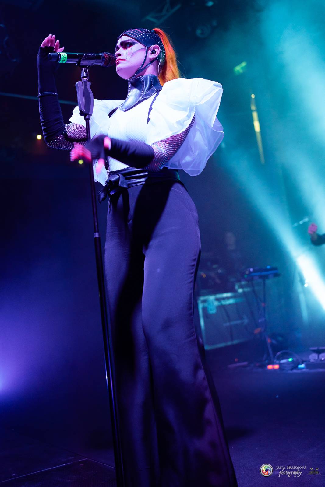 Dramatický, mrazivý i opředený záhadami. Takový byl koncert Skynd v pražském SaSaZu