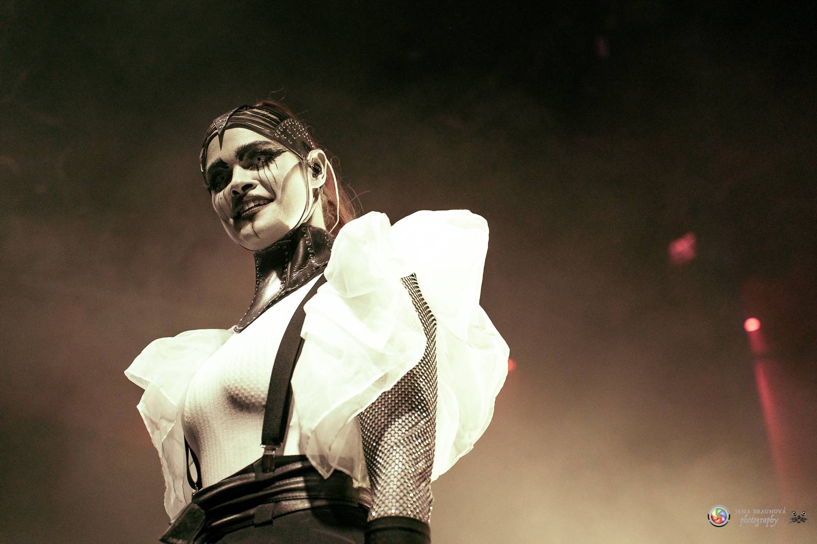 Dramatický, mrazivý i opředený záhadami. Takový byl koncert Skynd v pražském SaSaZu