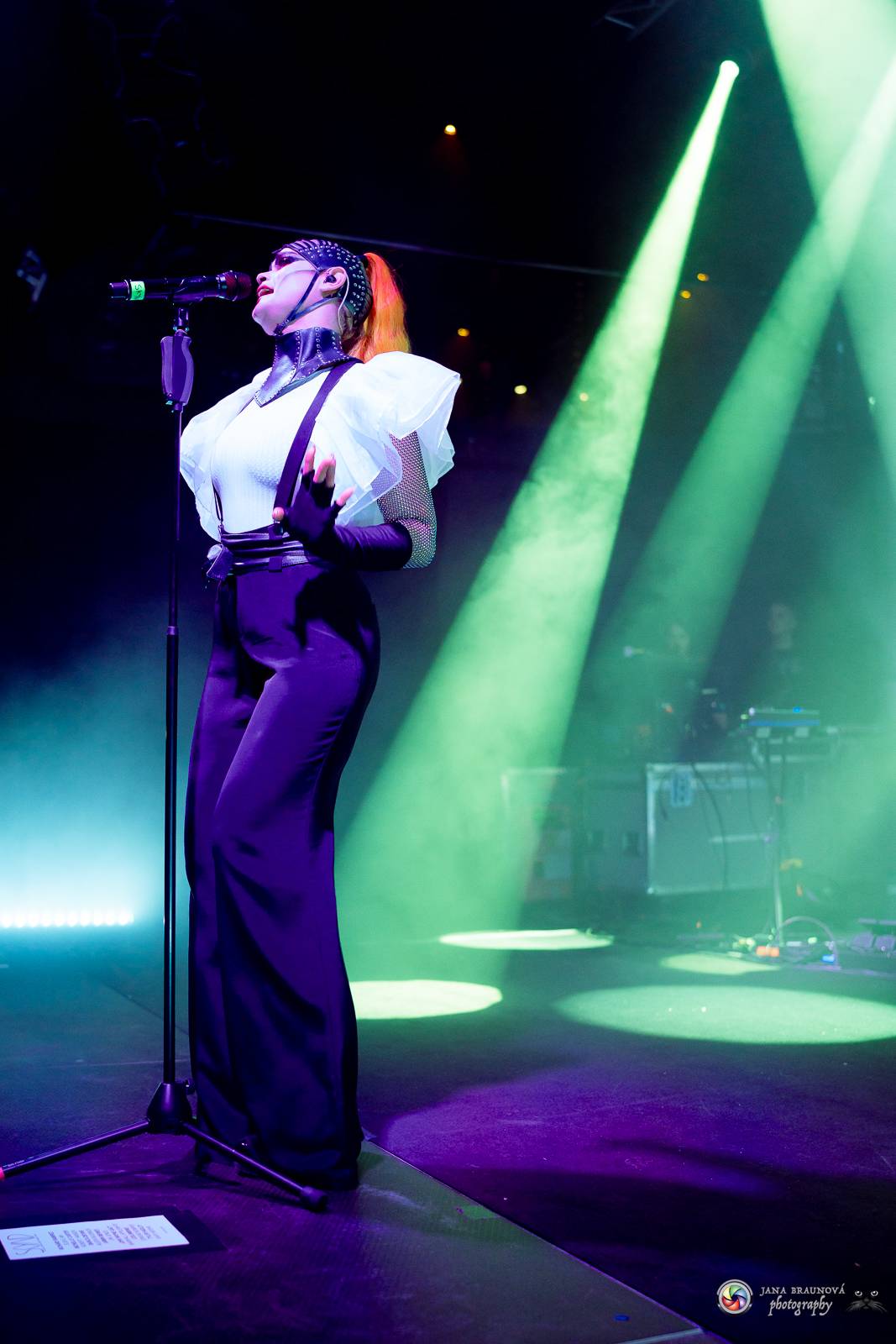 Dramatický, mrazivý i opředený záhadami. Takový byl koncert Skynd v pražském SaSaZu