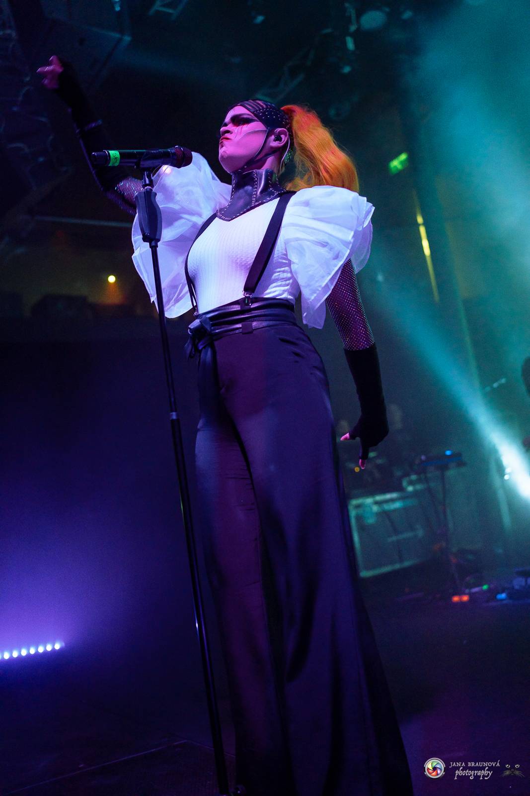 Dramatický, mrazivý i opředený záhadami. Takový byl koncert Skynd v pražském SaSaZu