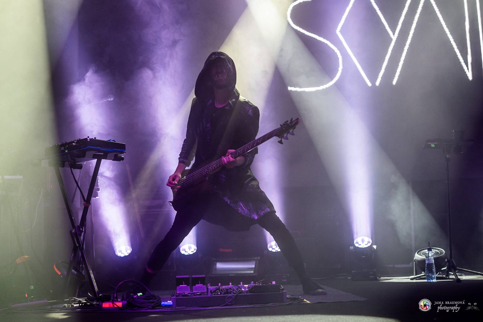 Dramatický, mrazivý i opředený záhadami. Takový byl koncert Skynd v pražském SaSaZu