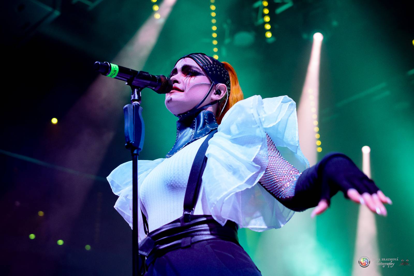 Dramatický, mrazivý i opředený záhadami. Takový byl koncert Skynd v pražském SaSaZu