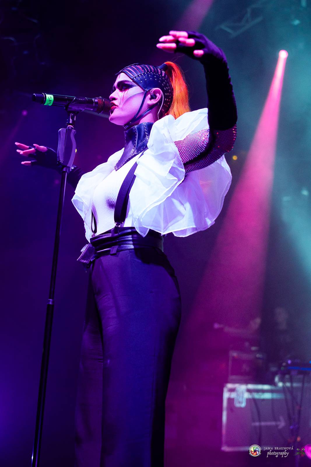 Dramatický, mrazivý i opředený záhadami. Takový byl koncert Skynd v pražském SaSaZu