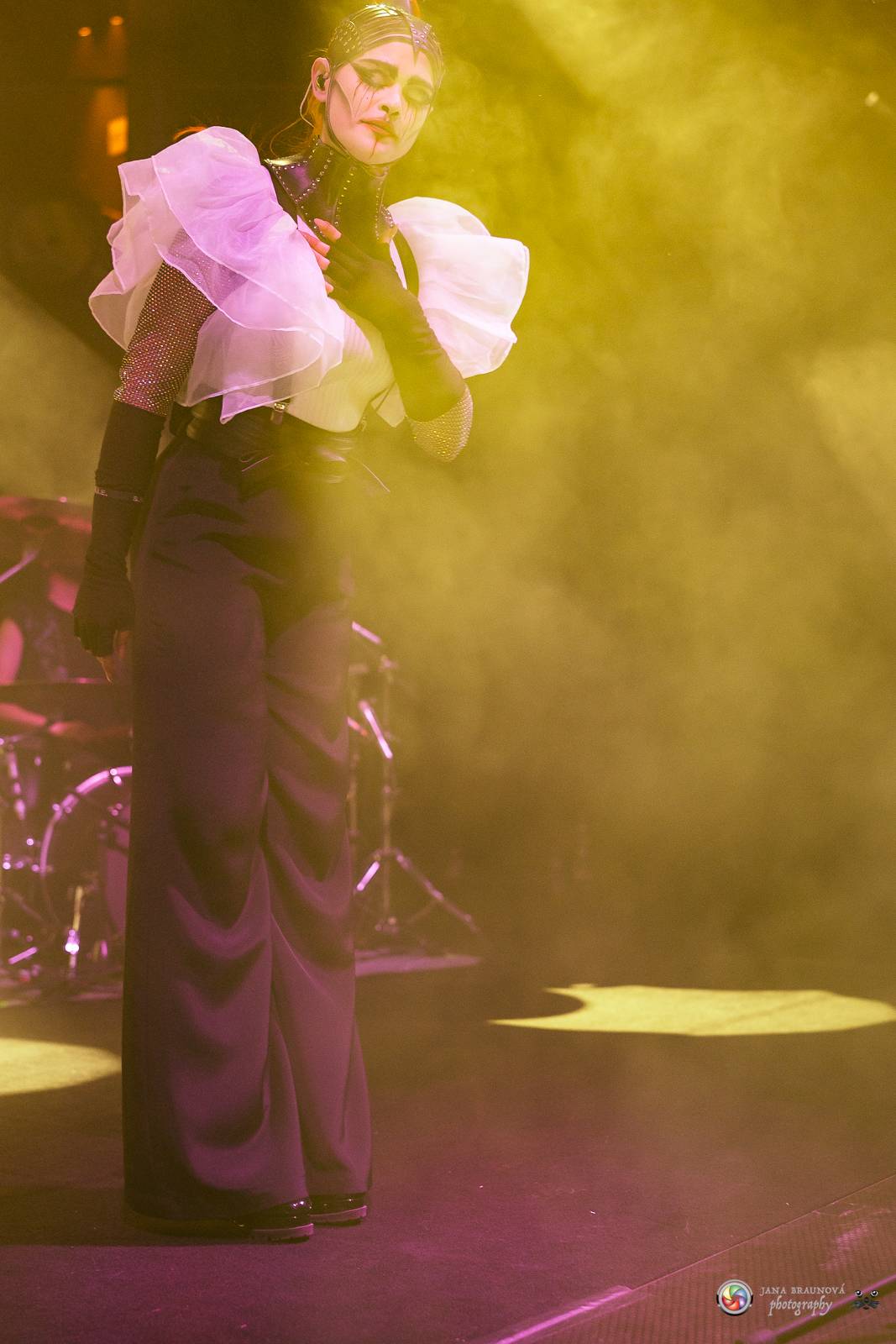 Dramatický, mrazivý i opředený záhadami. Takový byl koncert Skynd v pražském SaSaZu