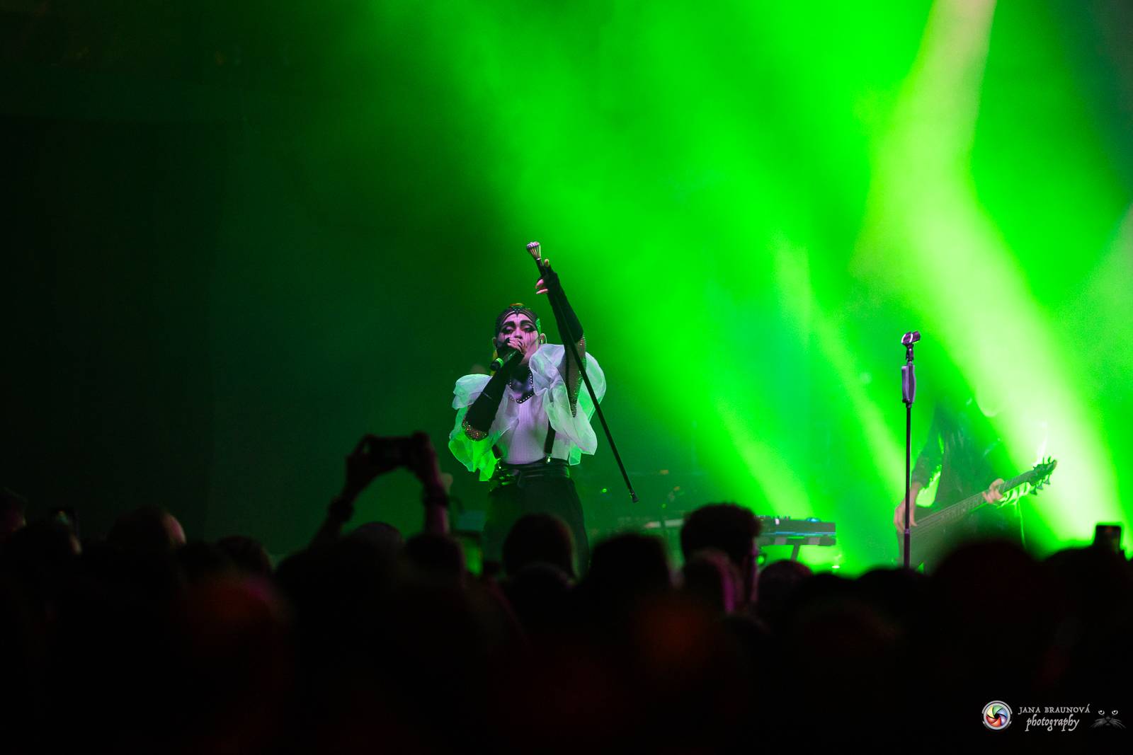 Dramatický, mrazivý i opředený záhadami. Takový byl koncert Skynd v pražském SaSaZu