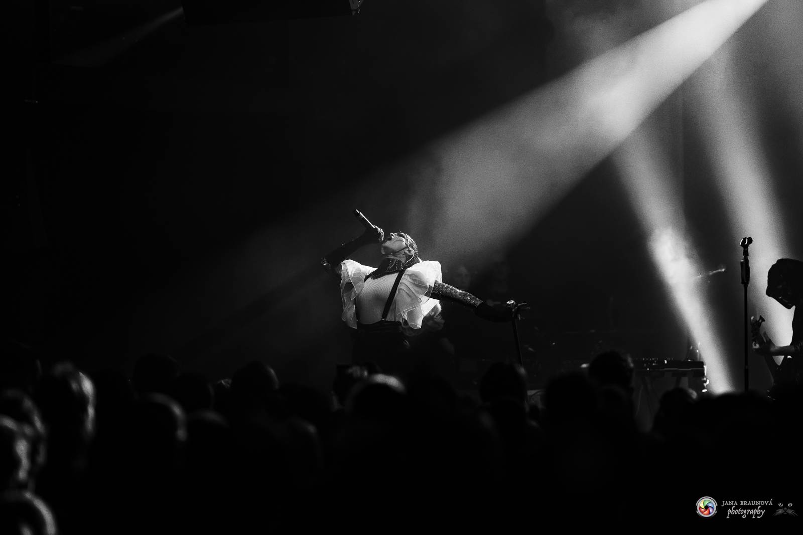 Dramatický, mrazivý i opředený záhadami. Takový byl koncert Skynd v pražském SaSaZu