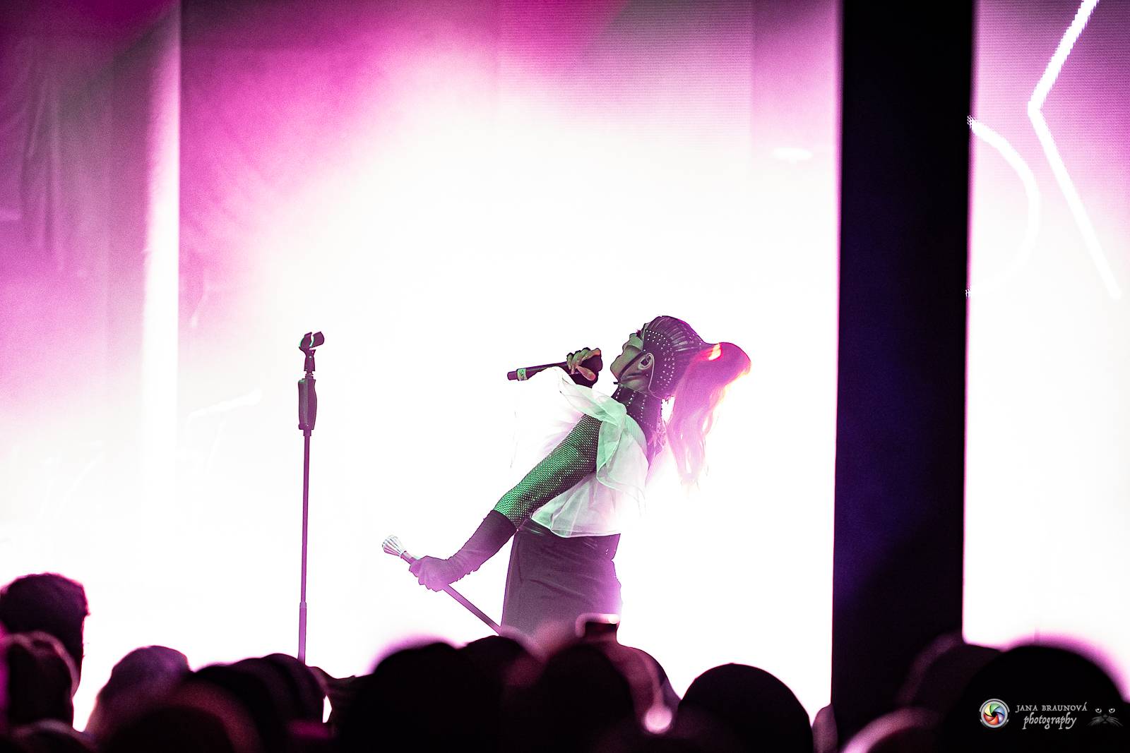 Dramatický, mrazivý i opředený záhadami. Takový byl koncert Skynd v pražském SaSaZu