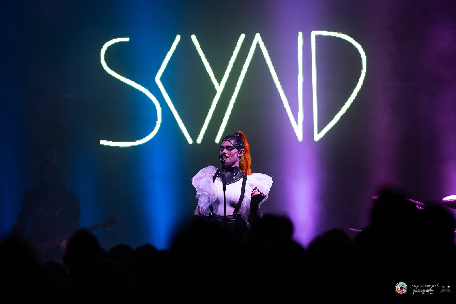 Dramatický, mrazivý i opředený záhadami. Takový byl koncert Skynd v pražském SaSaZu