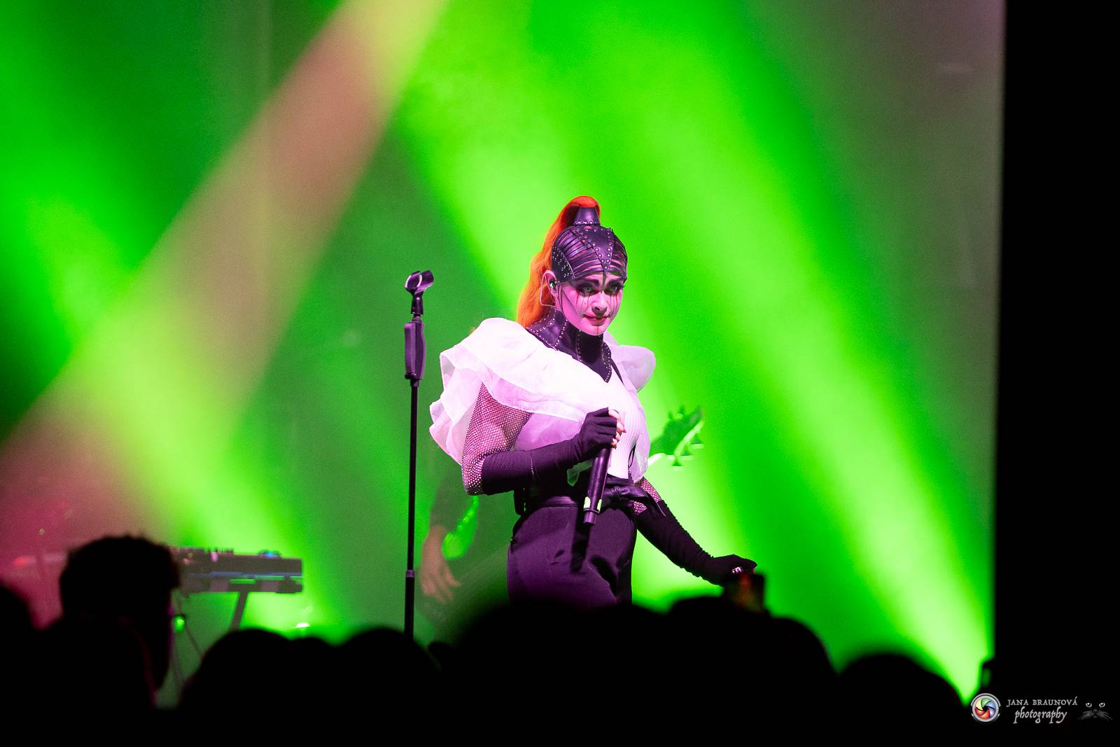 Dramatický, mrazivý i opředený záhadami. Takový byl koncert Skynd v pražském SaSaZu