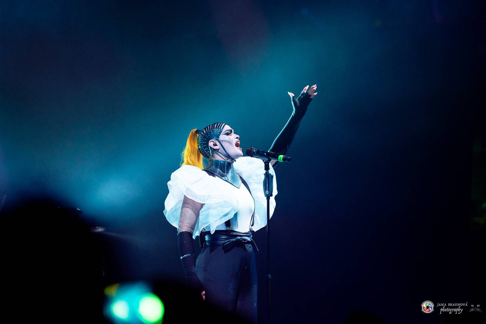 Dramatický, mrazivý i opředený záhadami. Takový byl koncert Skynd v pražském SaSaZu